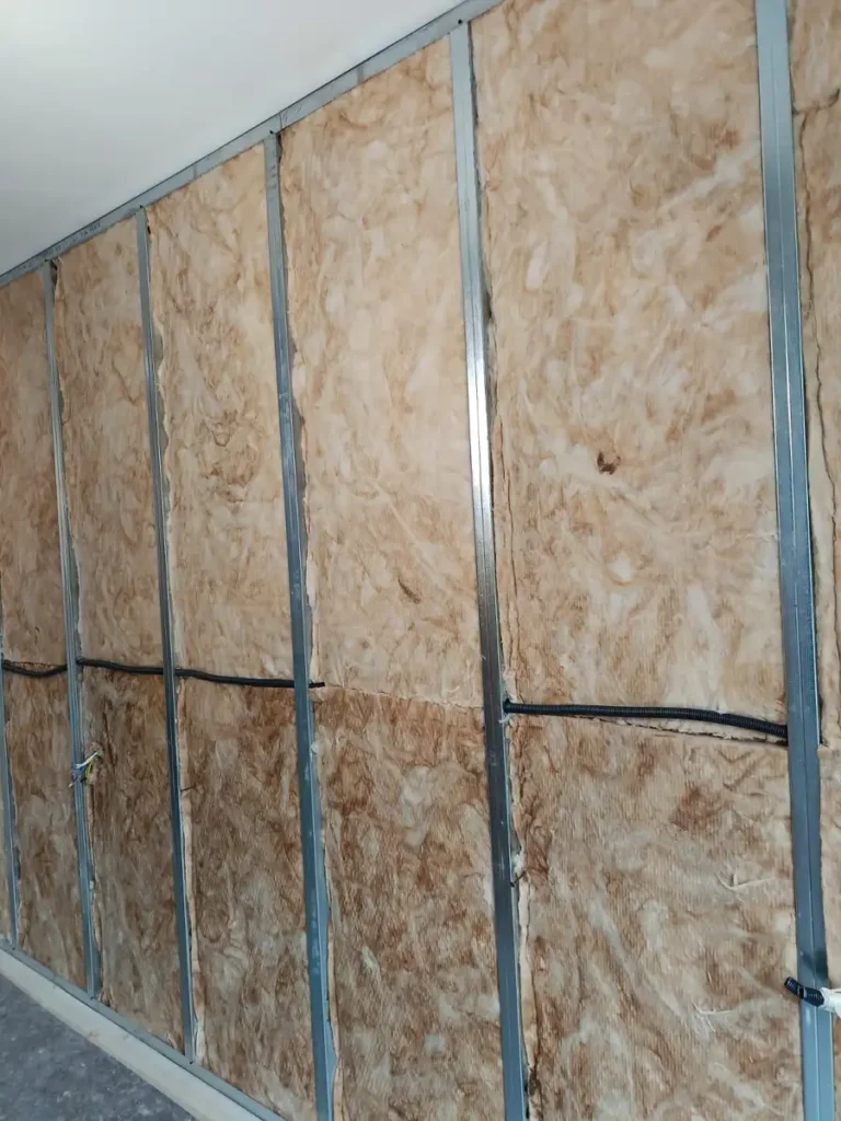 Isolamento acustico pareti confinanti: la migliore soluzione è il cartongesso isolante